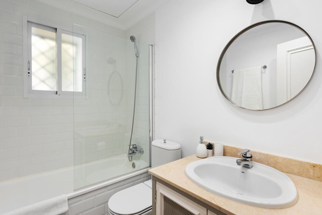 Bright 2 Bedroom Apartment With Parking Space And Swimming Pools In Aloha Gardens Marbella Ngoại thất bức ảnh